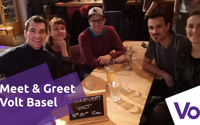 Bild eines Meet & Greets in Basel aus 2019 mit fünf Personen, die an einem Tisch mit mehreren Biergläsern sitzen
